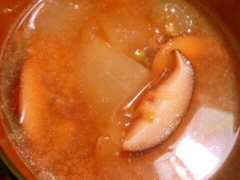 冬瓜と椎茸のニラ味噌汁